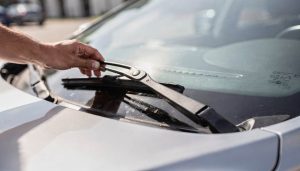 Por que o limpador de para-brisa começa a pular e