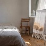 Por que os japoneses penduram toalhas molhadas no quarto durante