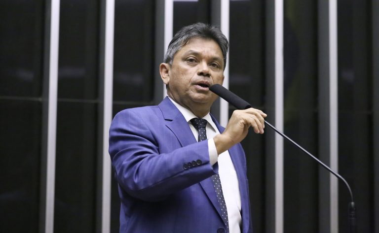 Proposta de Márcio Jerry que proíbe cancelamento de bolsas avança