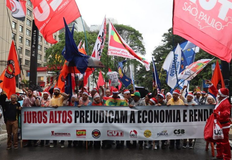 Protesto no BC denuncia juros recordes e “um trilhão de