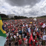 Protestos em capitais brasileiras repudiam tentativa de livrar Bolsonaro e