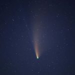 Registro mostra cometa SWAN junto aos famosos Pilares da Criação