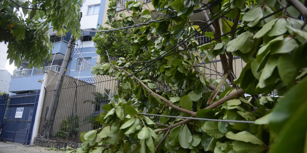 Rio registra fortes ventos devido à passagem de frente fria