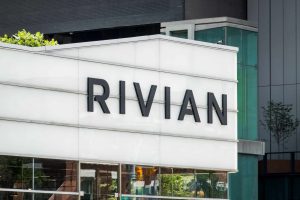 Rivian amplia direção semiautônoma com atualização de software