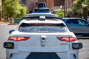 Robô-táxis da Waymo agora parecem motoristas de verdade