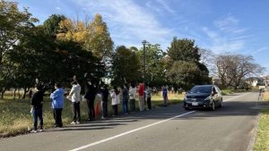 Ruído rosa sob medida pode tornar carros elétricos mais seguros
