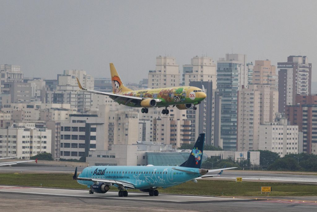 SP tem dia de caos com ventos de 100km/h; aeroporto
