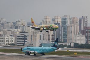 SP tem dia de caos com ventos de 100km/h; aeroporto