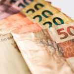 Salário mínimo de R$ 1.621 deve movimentar R$ 81,7 bilhões