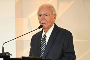 Sarney exalta Brasília ao ser homenageado com o Prêmio JK