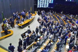 Senado quer suspender liminar do impeachment de ministros