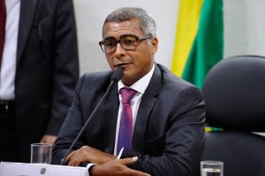 Senador Romário anuncia licença do cargo e suplente assume vaga