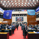 Sob protestos, deputados de Minas Gerais aprovam privatização da Copasa