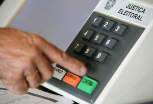 TSE inicia testes de vulnerabilidade das urnas que serão utilizadas