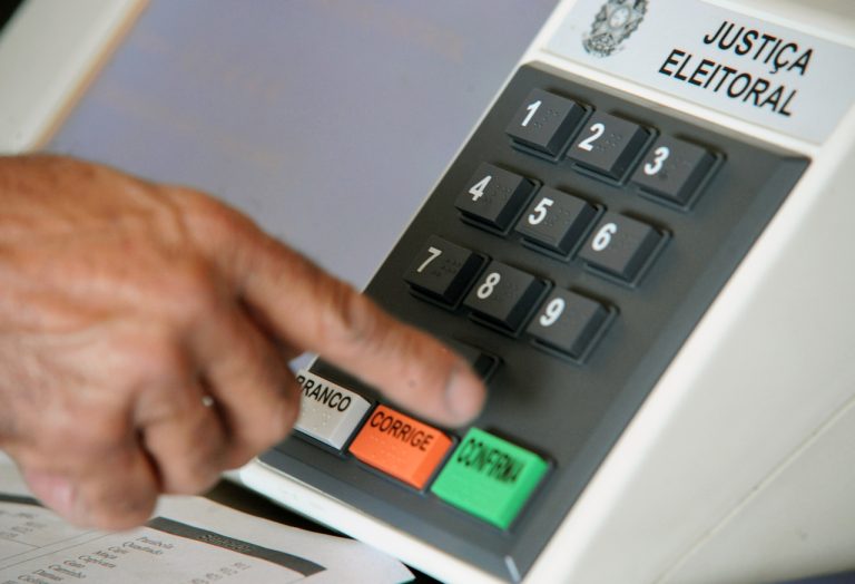 TSE inicia testes de vulnerabilidade das urnas que serão utilizadas