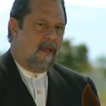 Terra Nostra: Gumercindo decide deixar a fazenda e faz descoberta