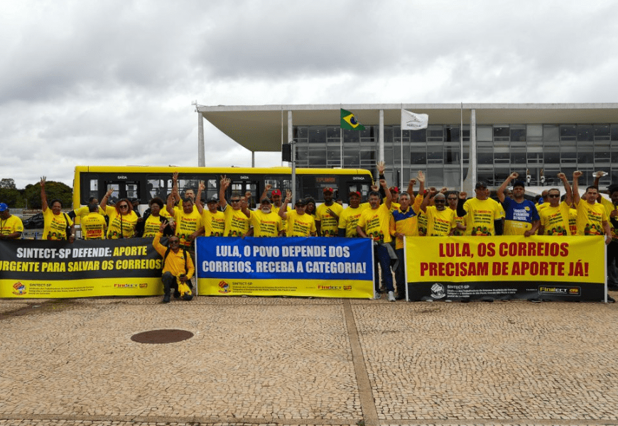 Trabalhadores defendem Correios e salários com greve nacional