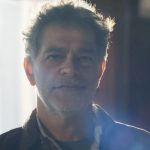 Três Graças: Rogério abandona plano e toma atitude desesperada