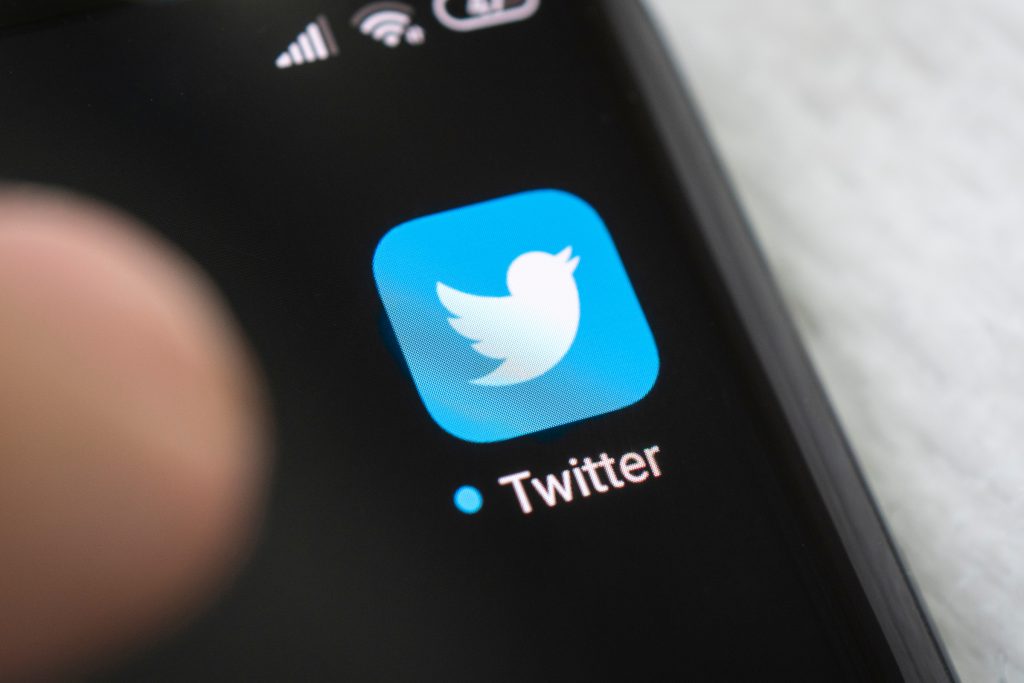 Twitter vai voltar? Startup disputa marca com Elon Musk