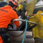 Vídeo: batida entre carros deixa motorista preso às ferragens na