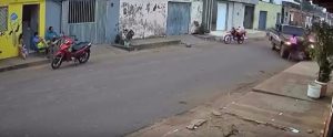 Vídeo: motorista embriagado atropela duas crianças e uma mulher no