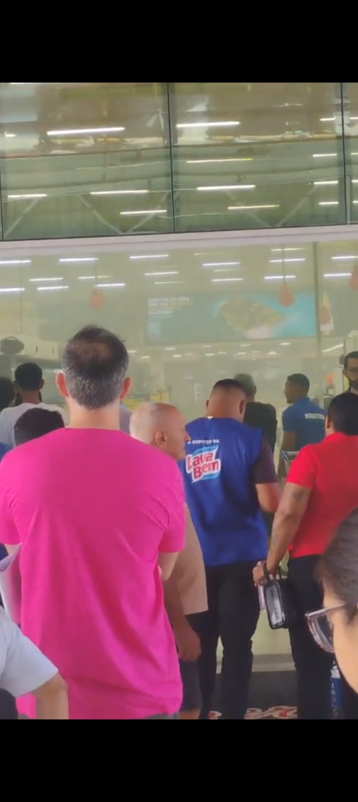 Vídeo: princípio de incêndio causa evacuação do Mateus do Renascença