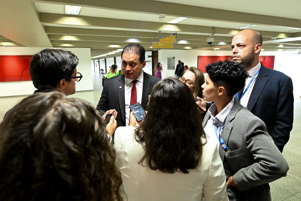 Weverton Rocha se posiciona como mediador entre governo e Congresso