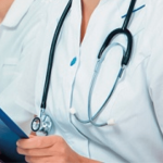 30% dos cursos de medicina têm resultados insatisfatórios; maioria são