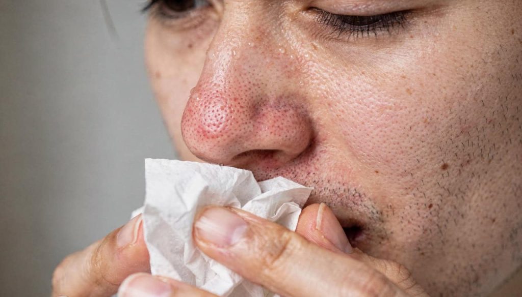 A ciência explica por que espirramos quando estamos gripados e