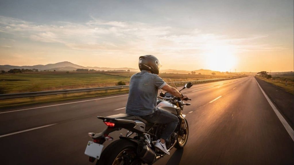 Andar de moto funciona como meditação ativa e alivia a