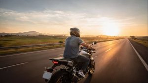 Andar de moto funciona como meditação ativa e alivia a