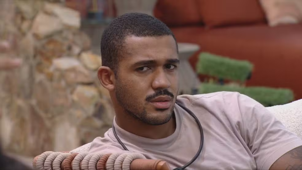 BBB 26: Matheus expõe masculinidade frágil ao ver pé de