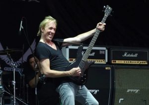 Baixista da banda Scorpions, Francis Buchholz morre aos 71 anos