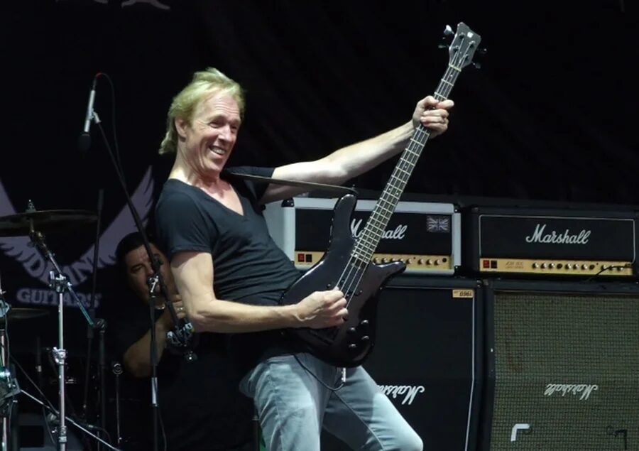 Baixista da banda Scorpions, Francis Buchholz morre aos 71 anos