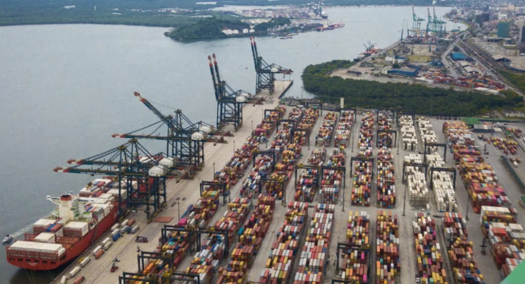 Balança comercial fluminense fecha 2025 com superávit histórico de US$