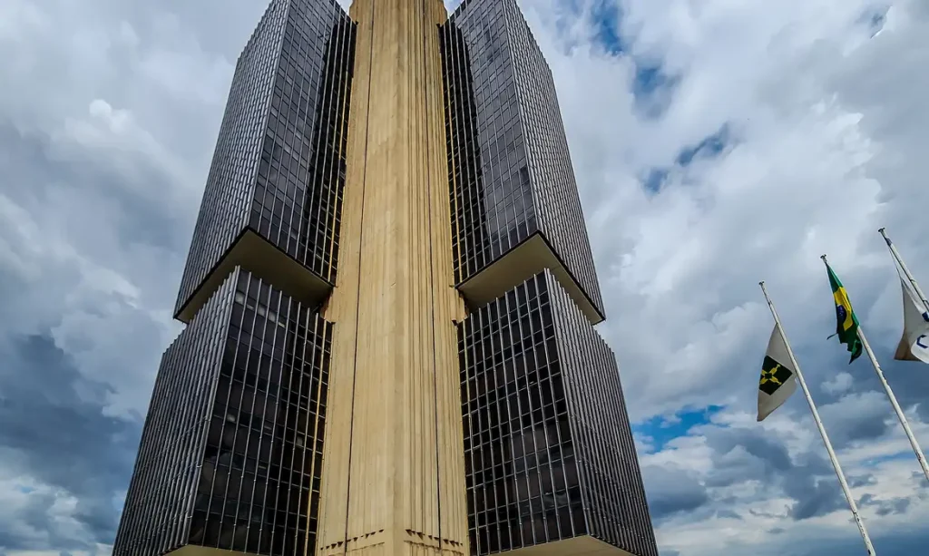 Banco Central mantém juros básicos em 15% ao ano pela