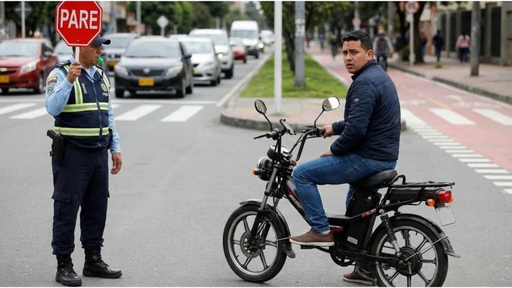 Bicicleta elétrica precisa de CNH e placa em 2026? Entenda