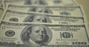 Brasil tem segunda maior saída de dólares da história em