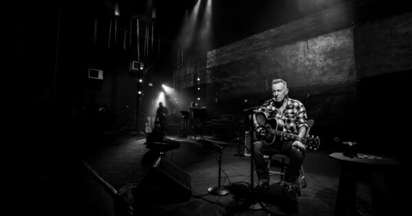 Bruce Springsteen lança canção em homenagem às vítimas de Minneapolis