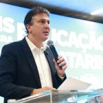 Camilo Santana cogita deixar MEC para apoiar Elmano no Ceará