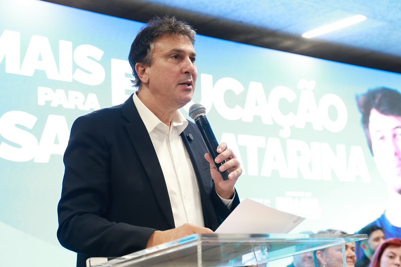 Camilo Santana cogita deixar MEC para apoiar Elmano no Ceará