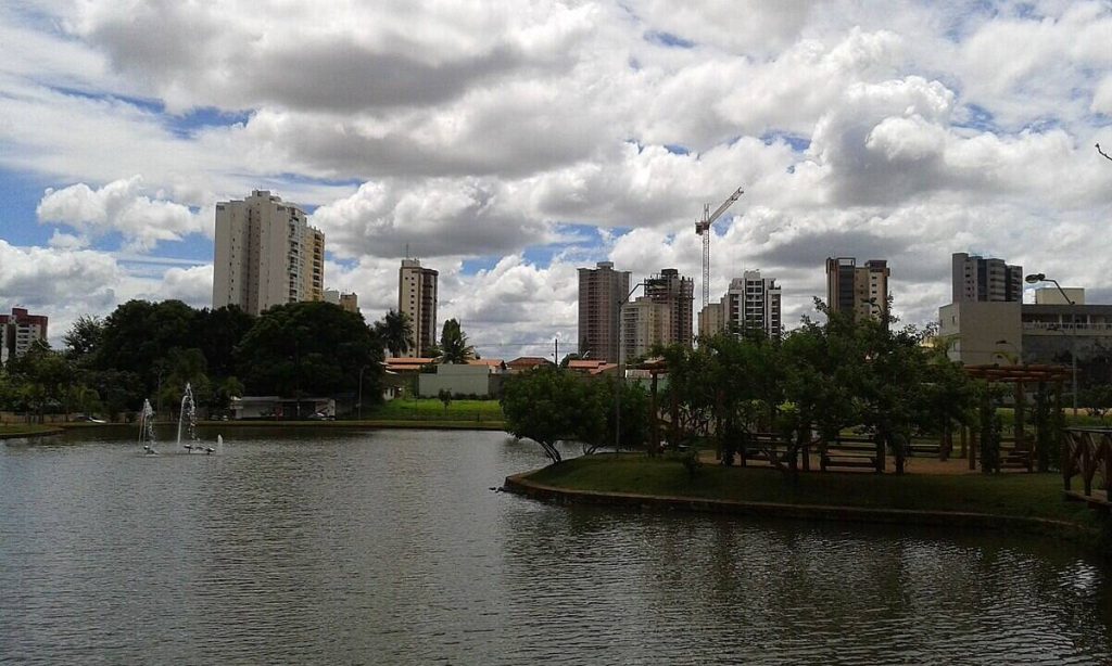 Cidade em Goiás usa ciência e sol para se destacar