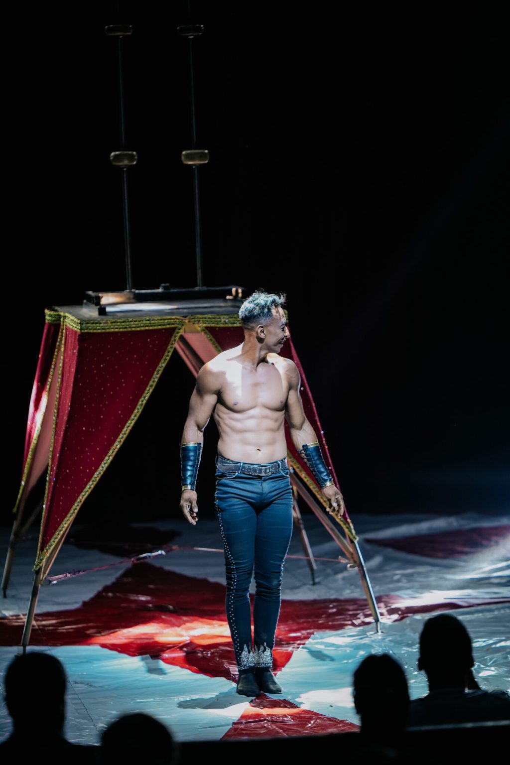 Circo europeu Le Petit Cirque inicia temporada em Paço do