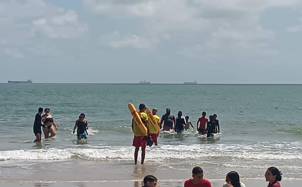 Como curtir férias na praia com segurança