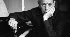 Compositor Philip Glass cancela estreia de sinfonia no Kennedy Center