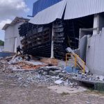 Desmoronamento em armazém deixa trabalhador ferido na BR-135, em São