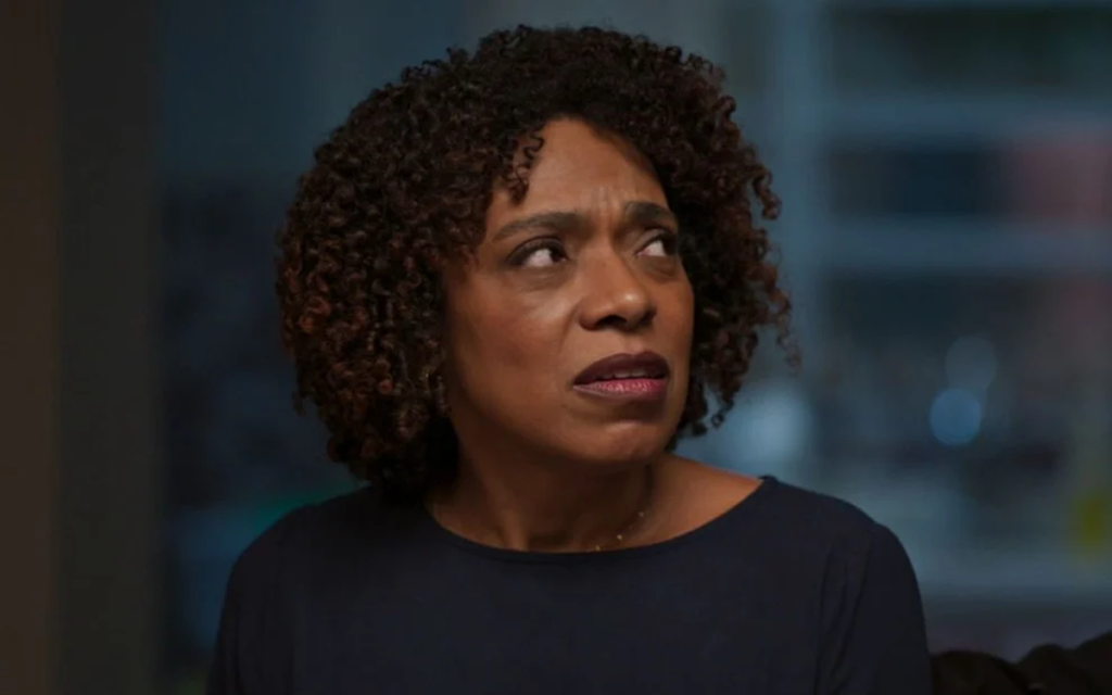 Dona de Mim: Jussara desmaia na porta de casa e