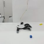 É você, Mãozinha? Conheça a mão robótica que pode andar