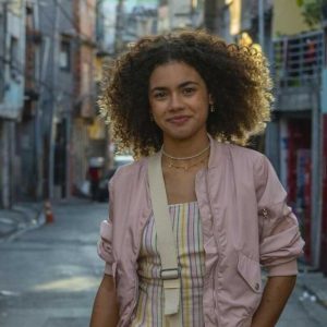 Em Três Graças, Arminda dopa Josefa, tenta matar Joelly na