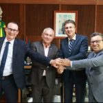 Em encontro com a CNTE, ministro garante aumento real no